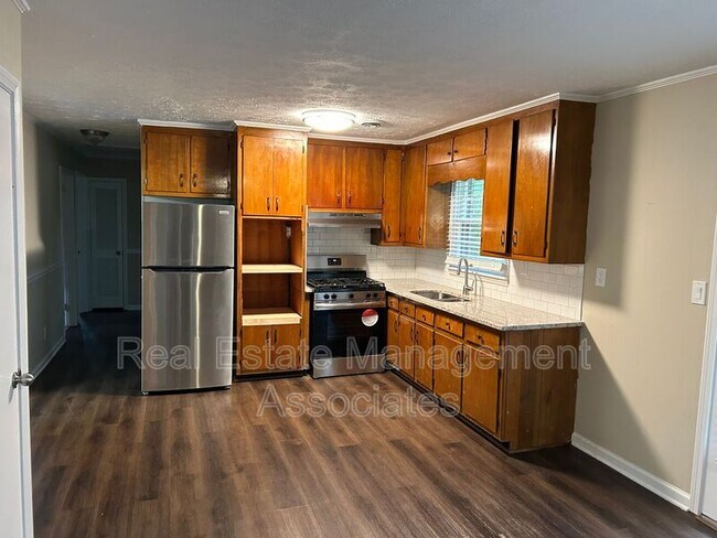 Foto del edificio - 2050 Lewis Dr