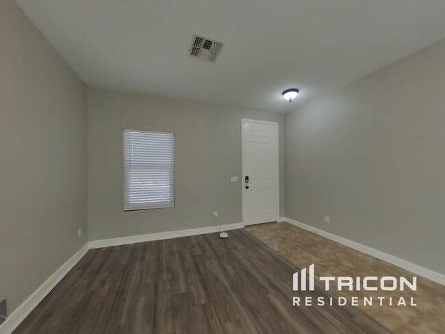 Building Photo - 8948 E Pampa Ave
