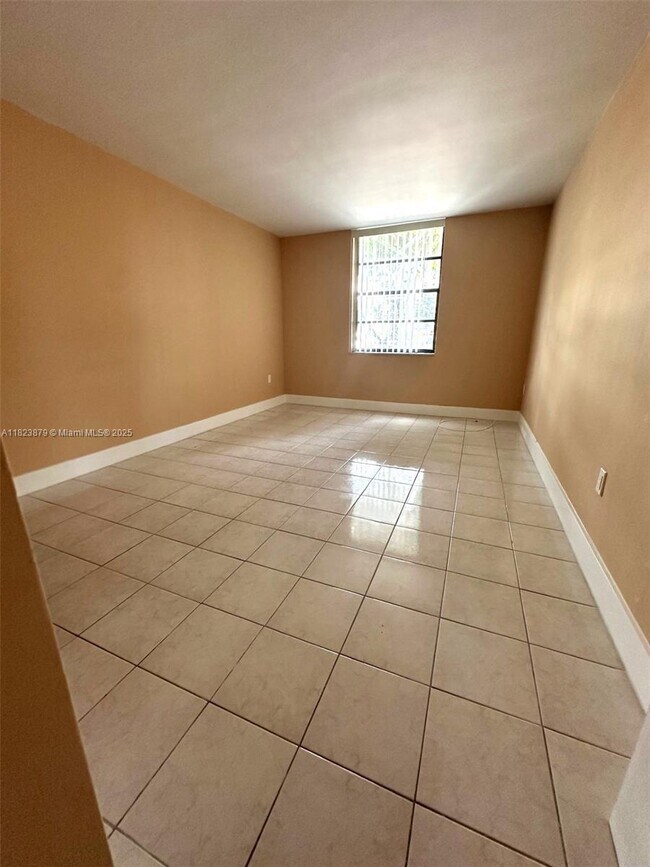 Foto del edificio - 16851 NE 23rd Ave