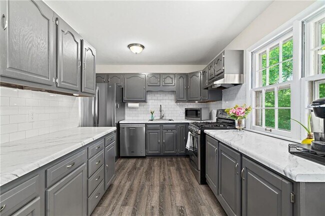 Foto del edificio - Adorable Three Bedroom Ranch in Overland Parkh