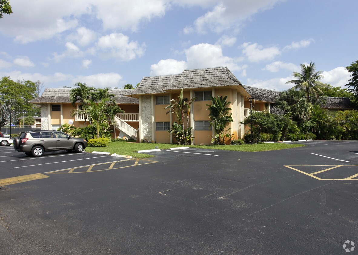 Villas of Miami Lakes Apartments in Hialeah, FL
