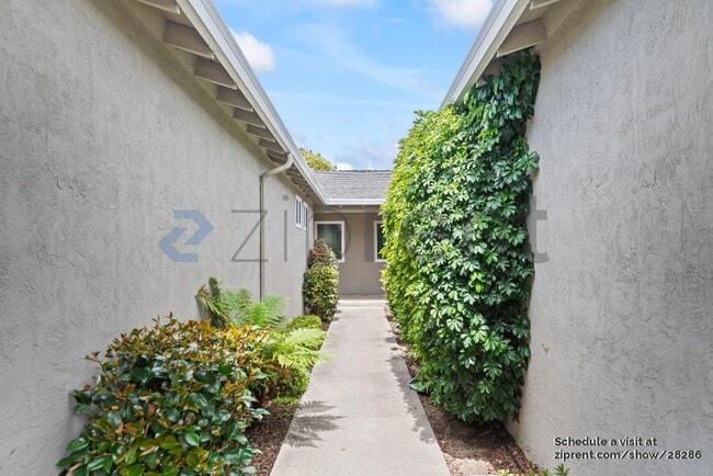 Building Photo - 3185 Country Dr