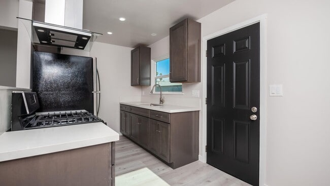 Building Photo - 1 Bedroom Duplex in National City