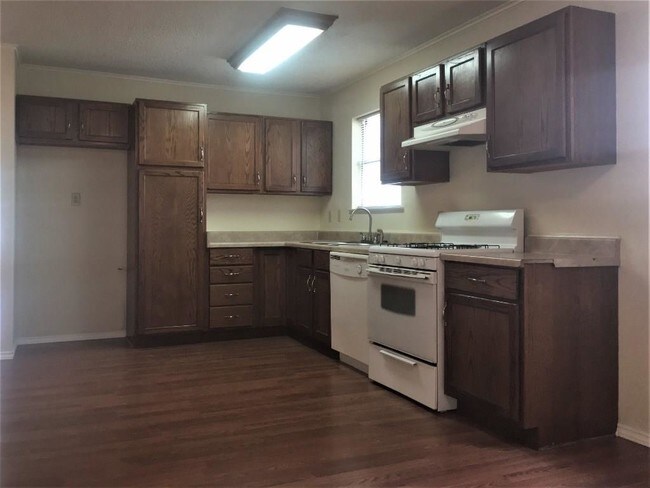 Building Photo - 1105 Wildwood Dr