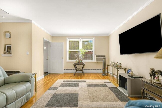 Building Photo - 64-52 Alderton St