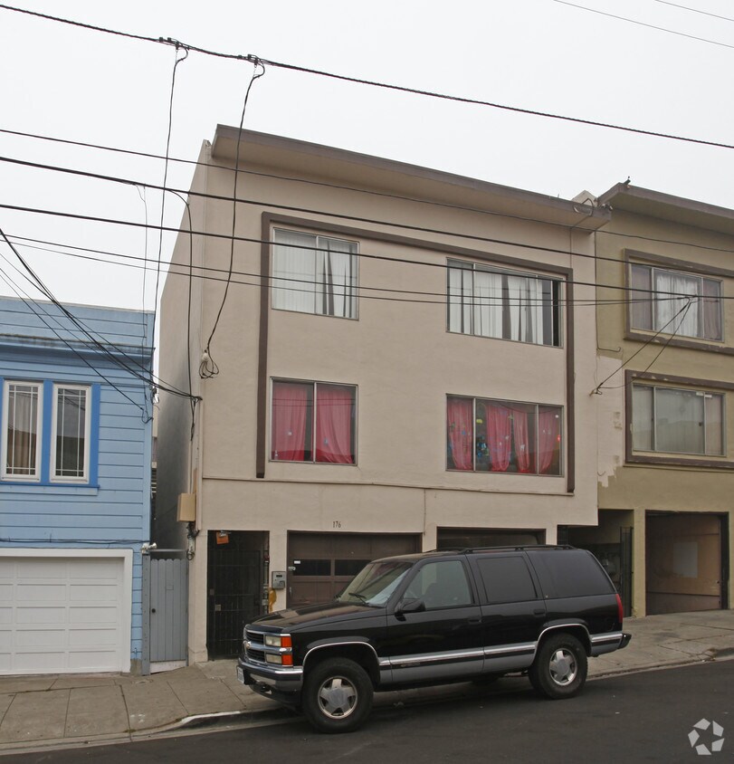Foto del edificio - 176 Bruno Ave