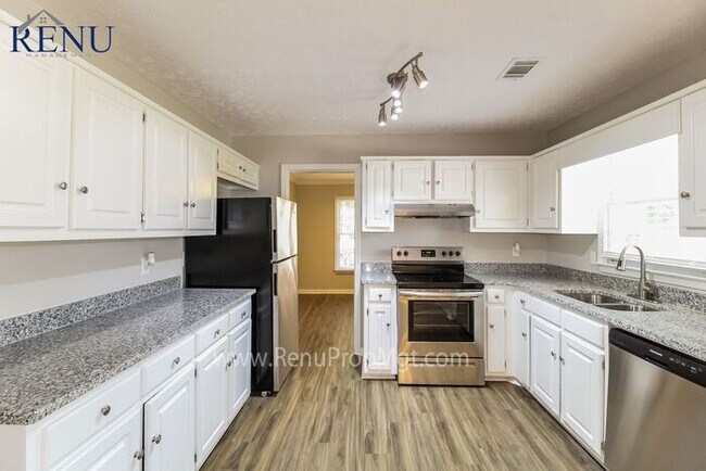 Foto del edificio - Now available 3 bedrooms 2 baths