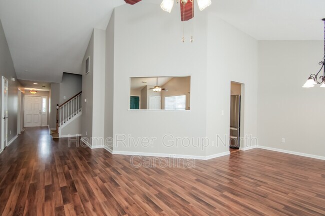 Foto del edificio - 4218 Everest Dr