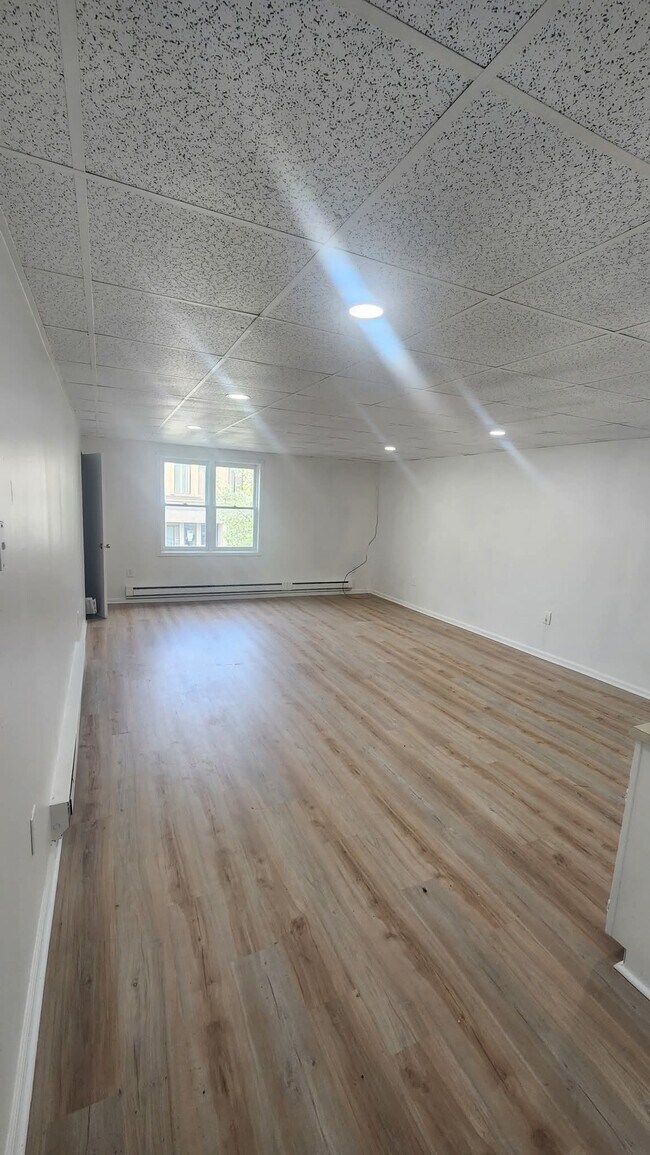 Foto del edificio - 38 W Main St