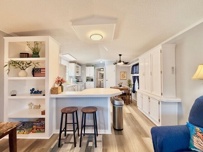 Foto del edificio - Recently renovated-3 bedroom/2 bathroom home-fully furnished-located in Tanglewood Subdivision