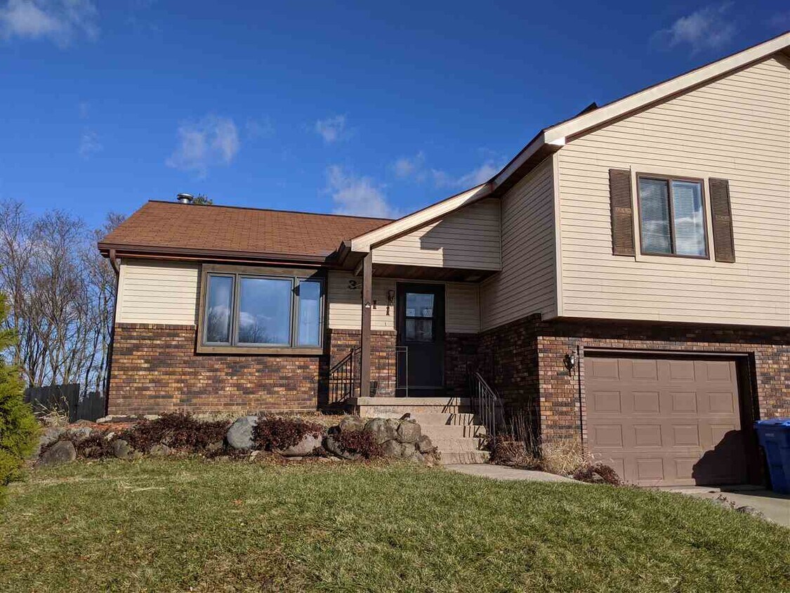 3911 Patrick Henry Way, Middleton, WI 53562 Townhome Rentals in