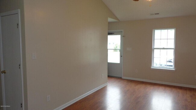 Foto del edificio - Well Maintained 2 Bedroom, 2 Bath Home-110...
