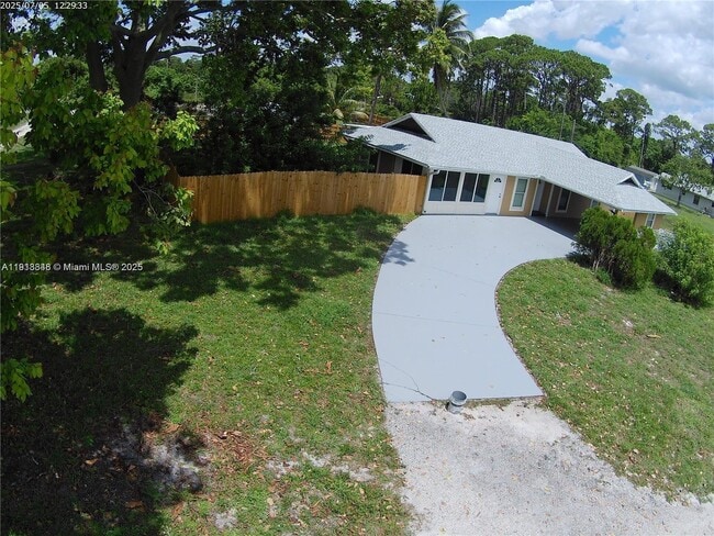 Foto del edificio - 2425 Mohawk Ave