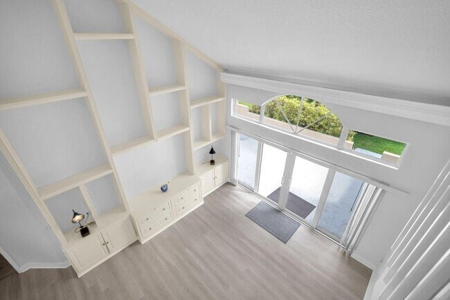 Foto del edificio - 1343 Lake Breeze Dr