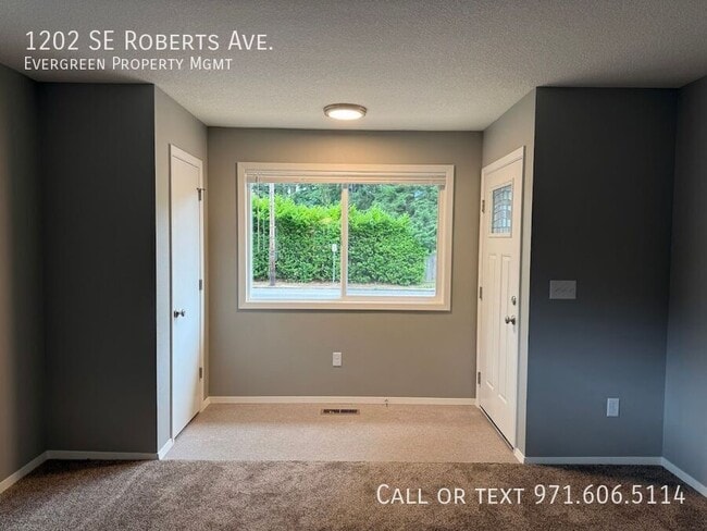 Building Photo - 1202 SE Roberts Ave