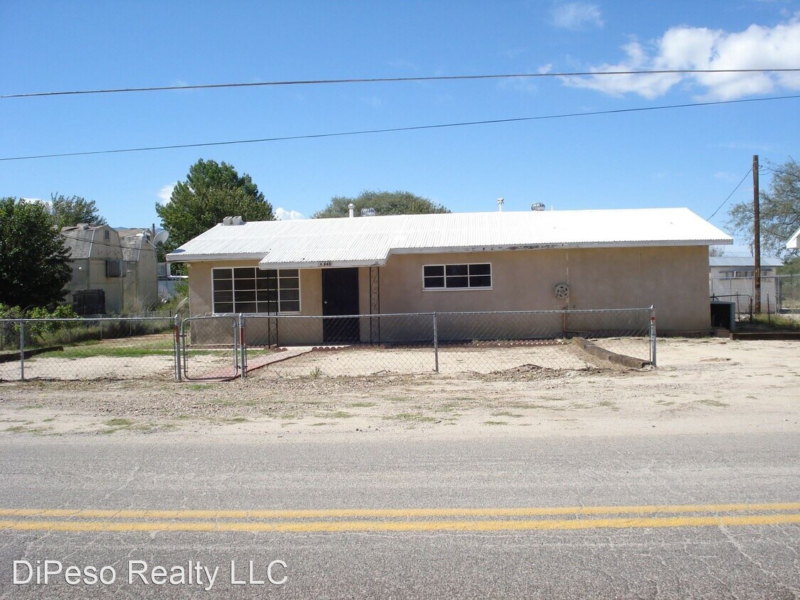 Primary Photo - 3 br, 2 bath House - 448 N Miller Ln