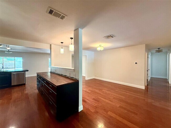 Building Photo - 2607 Princeton Dr