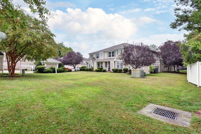 Foto del edificio - 130 Ellis Dr