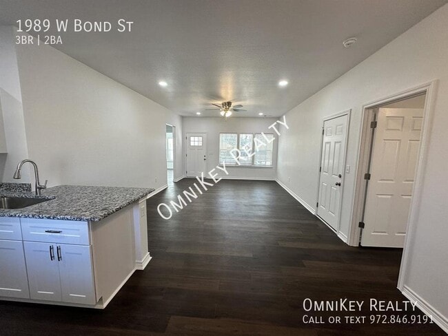 Building Photo - 1989 W Bond St