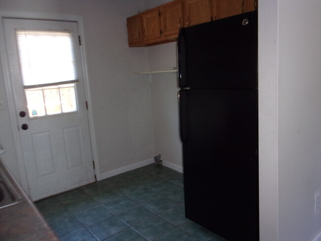 kitchen - 122 Oakwood Rd