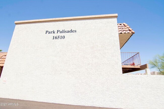 Foto del edificio - 16510 E Palisades Blvd