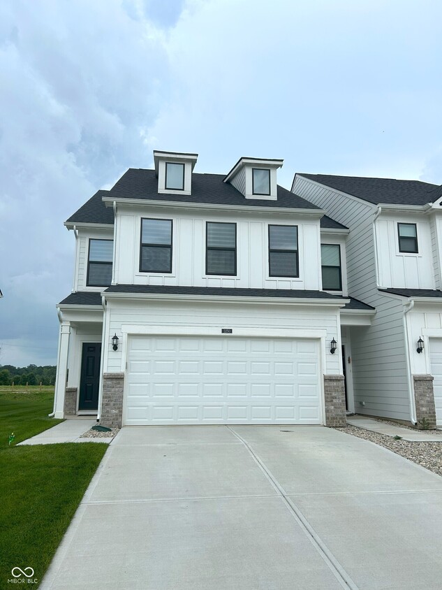 Primary Photo - 3250 Arabian Ln