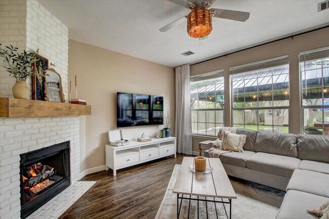 Foto del edificio - 307 N Blue Ridge Pkwy