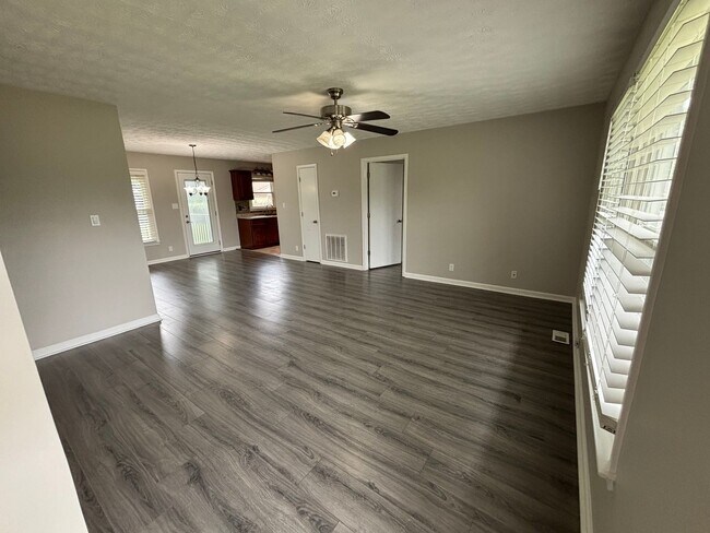 Foto del edificio - 1055 Tolliver Way