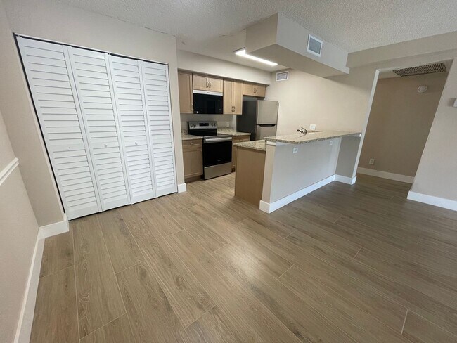 Foto del edificio - ANNUAL RENTAL - 2 BED / 2 BATH CONDO AT MY...