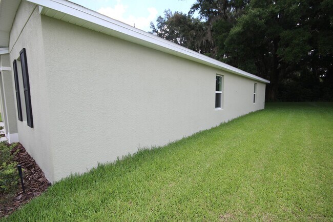 Building Photo - Available now! Amazing 4 Bedroom, 2 Bathro...