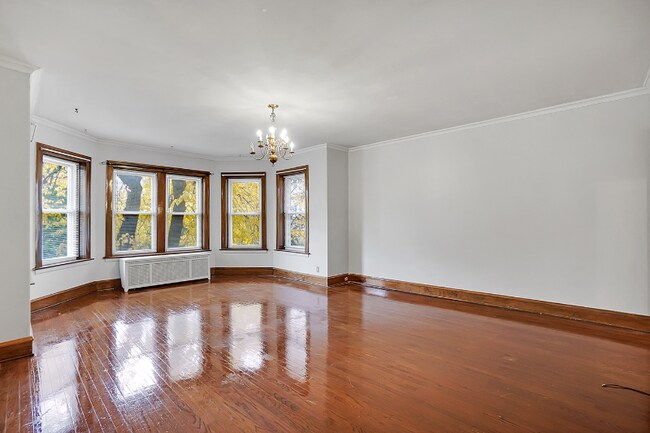 Building Photo - 1540 W Elmdale Ave