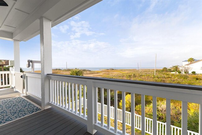 Foto del edificio - 22520 Bay Point Dr
