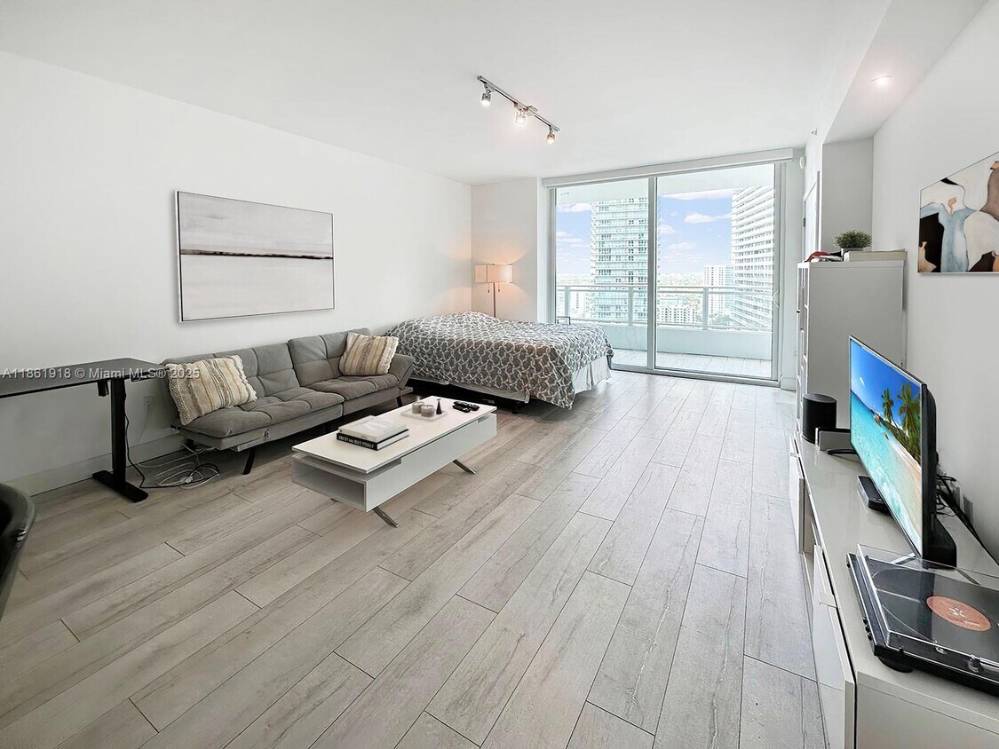 Primary Photo - 1080 Brickell Ave