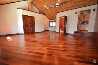 Building Photo - 64 Ballardvale St