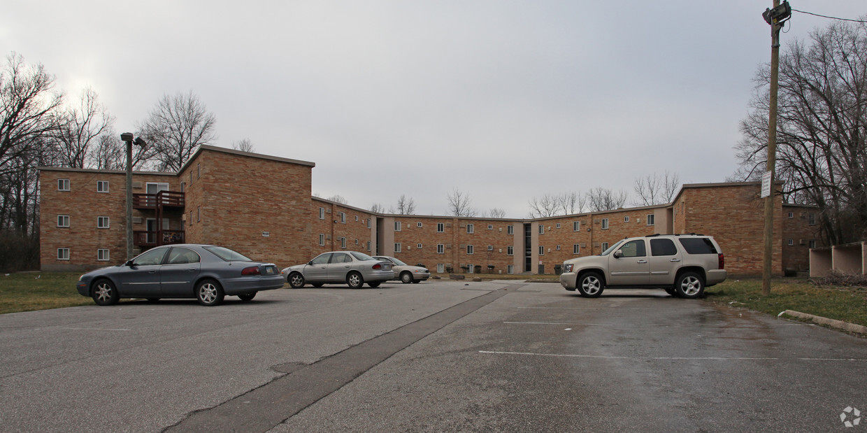 Henry Woods Apartments - Timberview Apartments