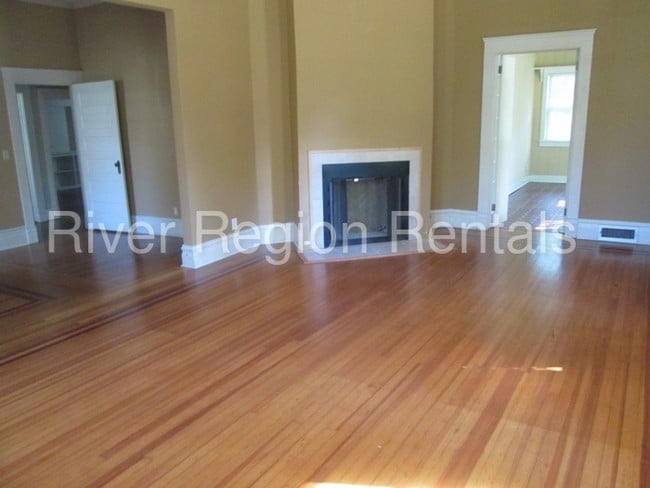 Building Photo - 529 Felder Ave
