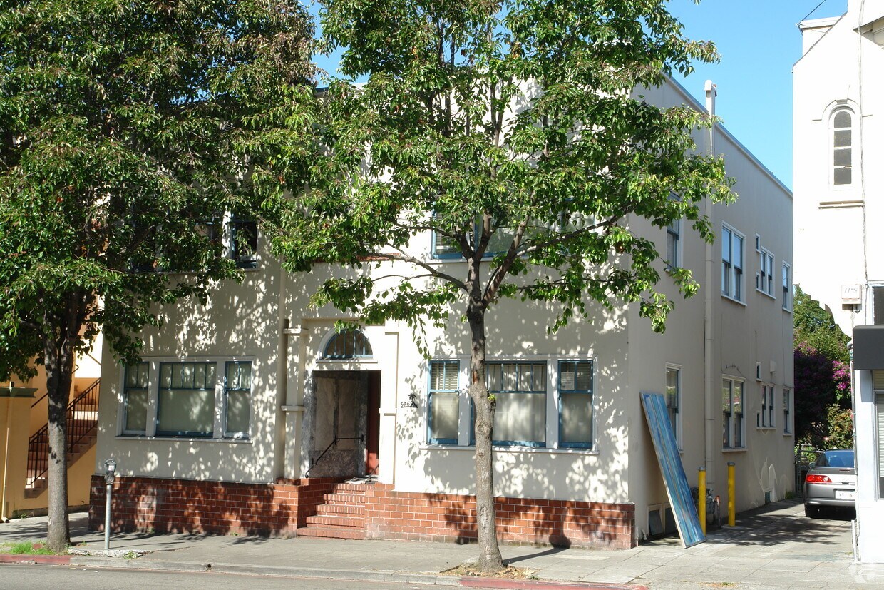 Primary Photo - 5469 College Ave