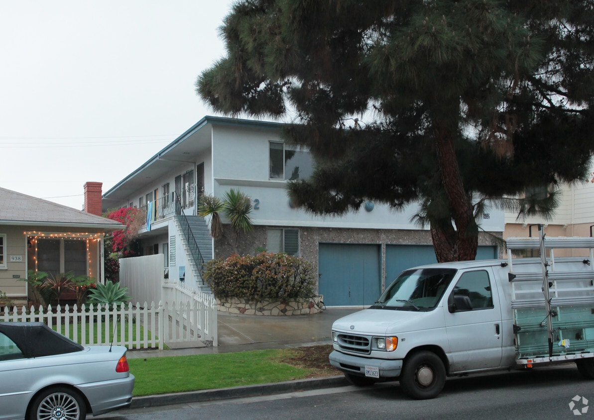 Building Photo - 932 11th St