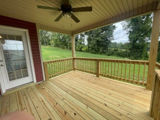 Building Photo - 3 Bedroom 2 Bathroom Home!