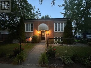 Building Photo - 948 Lake Dr E