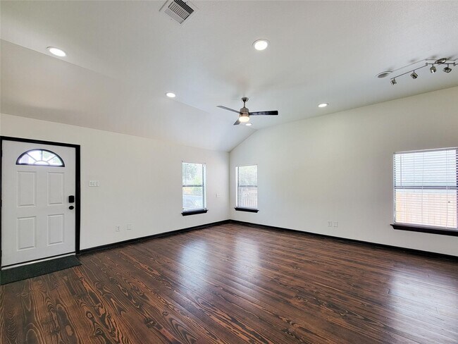 Foto del edificio - 1904 Davis St