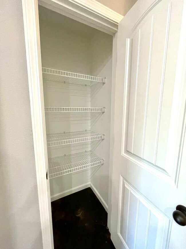 Building Photo - 3/2 off Richardson Dr. South side of Jonesboro