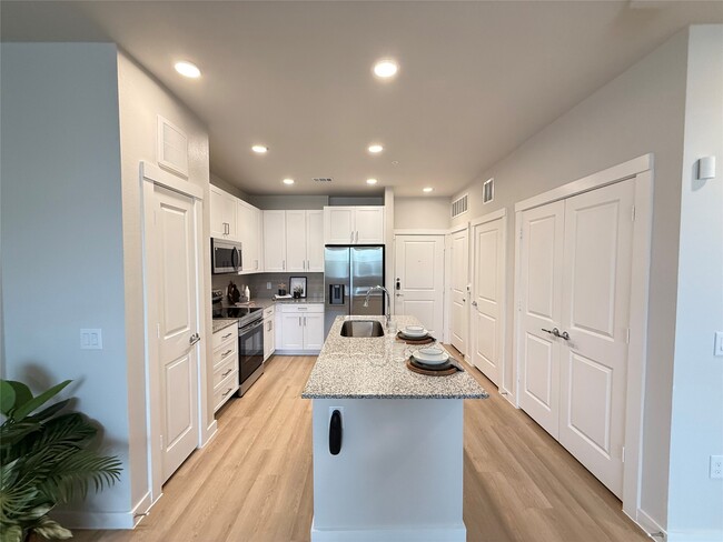 Foto del edificio - 3409 Brinkman St