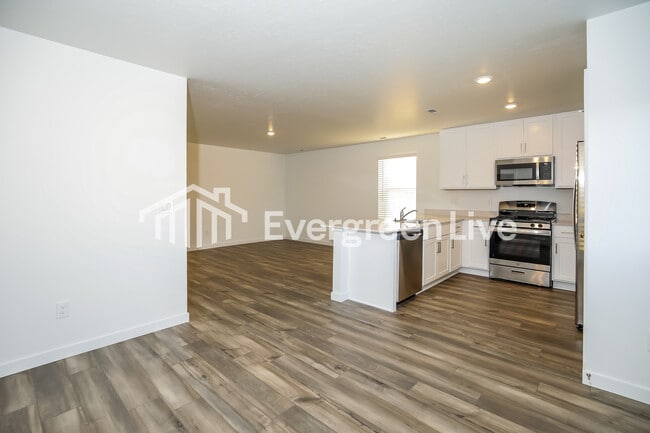 Foto del edificio - 323 Lightning Ave