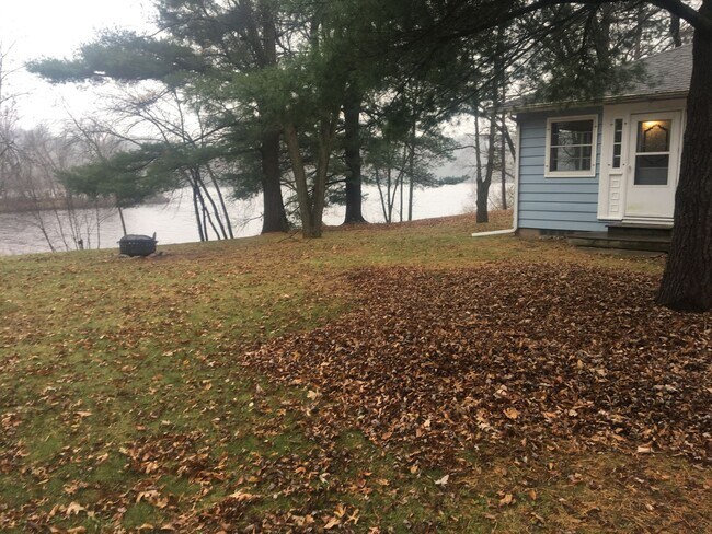 Foto del edificio - Beautiful 3 Bedroom Water Front Home with Dock