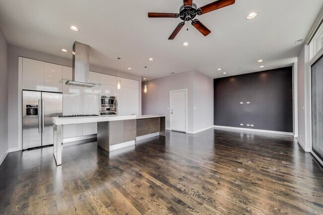 Foto del edificio - 2547 W Augusta Blvd