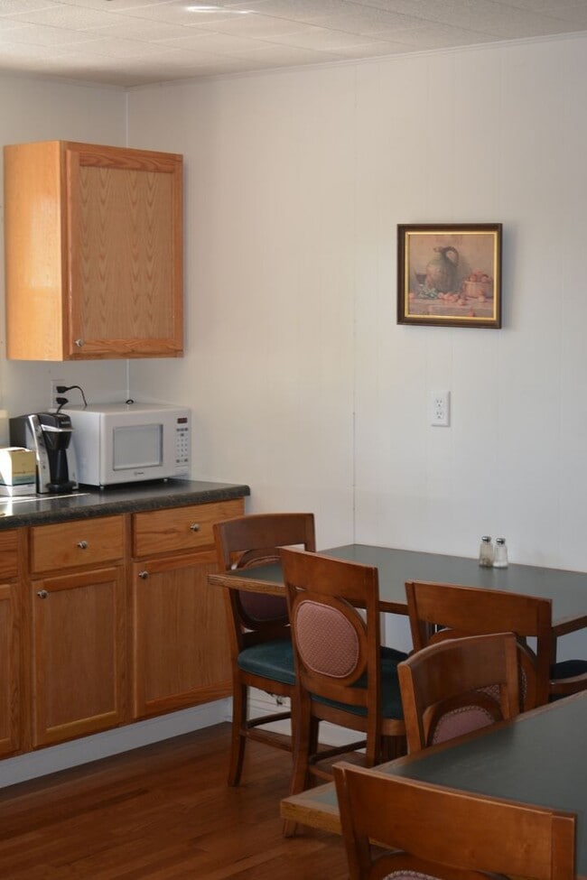 Building Photo - Lake Wawasee Winter Rental! Off Season Rates! 5 BR 2 Bath