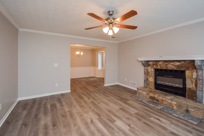 Foto del edificio - 1053 Mainstreet Lake Dr