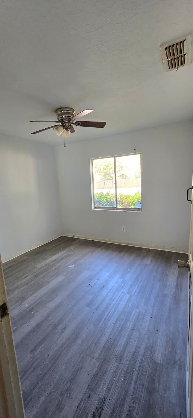 Building Photo - 6110 SW 10th Pl