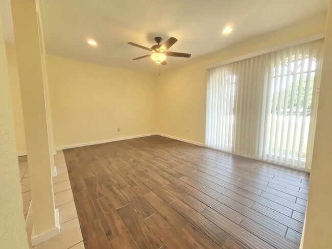 Building Photo - Large Updated Duplex - SW Ft. Worth